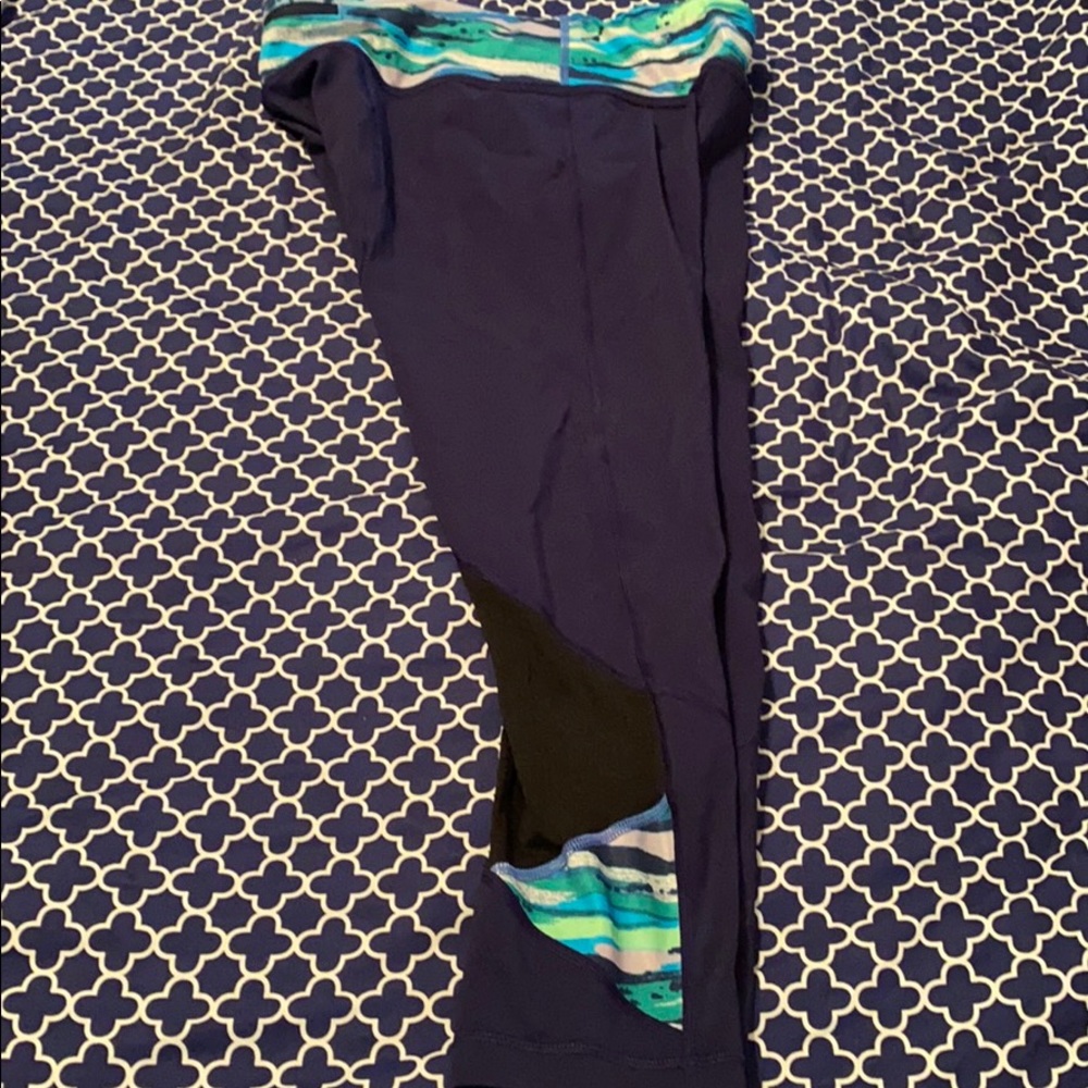 Lululemon crops! - Picture 2 of 3